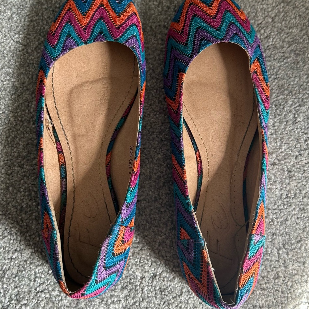 Colorful Zigzag Patterned Women's Flats